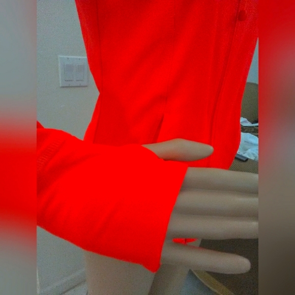 BNWT ATHLETIC TOP NEON / BY ATTIVO SZ. SM. LONG SLEEVE REFLECTOR LINES THUMBHOLE - Picture 4 of 7